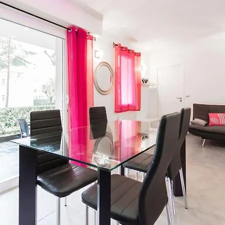 Très Beau Terrasse Les Pins *